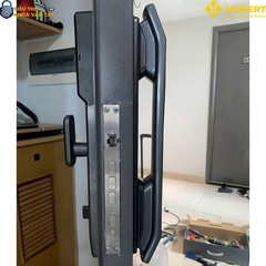 Khóa vân tay cửa gỗ Hubert CG25F BLACK mang đến vẻ đẹp sang trọng cho không gian sống