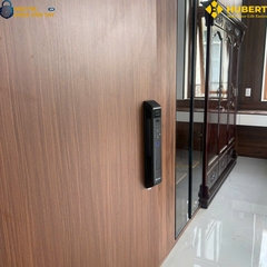 Khóa vân tay Hubert CG26F dễ dàng lắp đặt trên các loại cửa gỗ, đảm bảo an toàn tuyệt đối