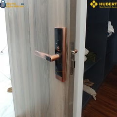 Khóa vân tay cửa gỗ Hubert CG39 MINI thiết kế nhỏ gọn, dễ sử dụng