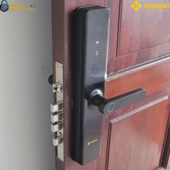 Khóa vân tay cửa gỗ Hubert CG59 ROUGH BLACK thiết kế mạnh mẽ và sang trọng