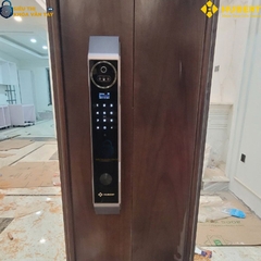 Khóa vân tay cửa gỗ Hubert CGI7 TITAN EU thiết kế hiện đại