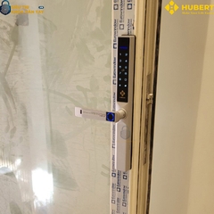 Khóa vân tay cửa nhôm Hubert CN68 lựa chọn hoàn hảo cho gia đình hiện đại