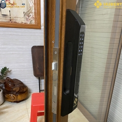 Khóa vân tay cửa nhôm Hubert CN79 BLACK giải pháp bảo vệ cửa nhôm hiệu quả