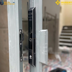 Khóa vân tay cửa nhôm Hubert CN85F giải pháp bảo vệ cửa nhôm hiệu quả