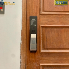 Khóa vân tay cửa gỗ Giovani GSL-K888BG màu đen bạc sang trọng