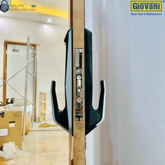 Khóa vân tay cửa gỗ Giovani GSL-K888BG màu đen bạc sang trọng
