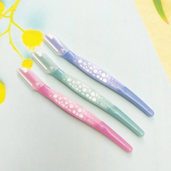 KAI Dao cạo lông mày và mặt thân nhựa CBL3P1