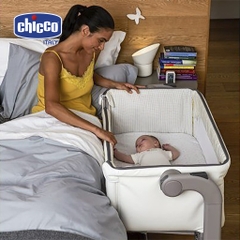 Cũi kề giường đa năng Chicco Next2me Magic màu ghi