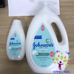 Sữa Tắm Johnson's Baby Cho Bé Từ Sữa Và Gạo Dưỡng Ẩm Johnson's Baby Milk + Rice Baby Bath