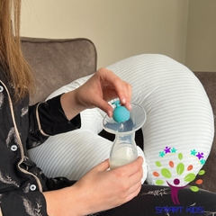 Cốc Hứng Sữ /hút Sữa Rảnh Tay  Nuby Natural Touch Silicone Breast Pump