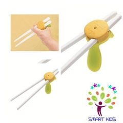 Đũa tập ăn có hộp Combi Nhật Bản