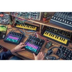 Novation Circuit Mono Station Paraphonic Synthesizer With Three Sequencer