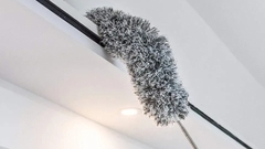 Sử dụng chổi quét trần nhà nào là phù hợp khi vệ sinh không gian Nhà Chùa?