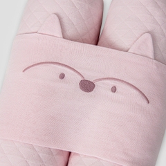 Gối chặn màu hồng nhạt thêu mặt cáo NB NOUS
