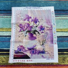 Tranh thêu kín Bình hoa tím E170, kích thước 60 x 80 cm