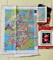 Tranh thêu kín Hoa sen đỏ VS8964, kích thước 50 x 67 cm