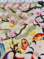 Tranh thành phẩm Thần tài, kích thước 50 x 67 cm, đã thêu thành phẩm