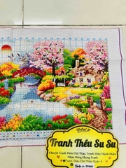TRANH ĐÃ THÊU THÀNH PHẨM, PHONG CẢNH NGÔI NHÀ HẠNH PHÚC, KÍCH THƯỚC 84 x 43 cm