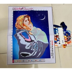 Tranh thêu chữ thập Đức mẹ Maria bồng con LV3140, kích thước 40 x 52 cm