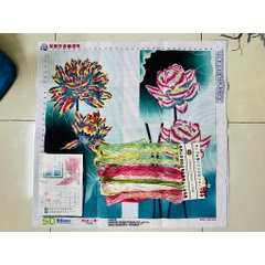 Tranh thêu chữ thập Hoa sen TN01, kích thước 84 x 82 cm