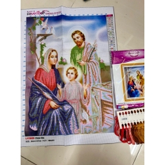 Tranh thêu chữ thập Gia đình chúa (tranh 3D) LV3028, kích thước 50 x 67 cm
