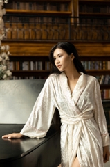 Áo Choàng Nhung Thượng Hạng Màu Trắng Quý Cô