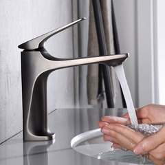 Vòi lavabo, vòi rửa mặt GIORMANI nóng lạnh mạ màu titan cao cấp SNL55 kèm đôi dây cấp inox