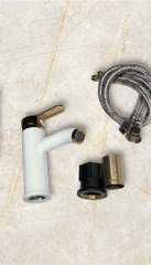 Vòi lavabo, vòi rửa mặt GIORMANI nóng lạnh vàng trắng cao cấp SNL51 kèm đôi dây cấp inox