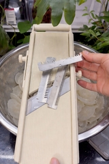 Nạo rau củ bằng thép Made in Japan