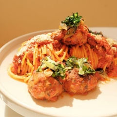 Mì Ngô Thịt Viên Lá Lốt Sốt Cà - Corn Noodles with Lolot Meatballs in Tomato Sauce