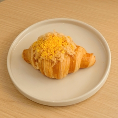 Croissant Trứng Muối Chà bông - Salted Egg Croissant & Chicken Floss