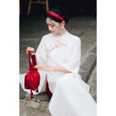 Áo dài nữ trắng thêu hoa Áo dài Tết 2026 cách tân dáng suông vải đính kết thủ công cao cấp Mirilik
