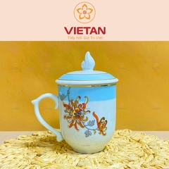 Ly Sứ In Logo Có Nắp Hoa Cúc Vàng Cam Kẻ Vàng LCS09