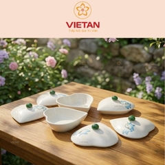 Khay mứt sứ Bát Tràng 5 ngăn dáng trái tim khay gỗ họa tiết hoa sen xanh