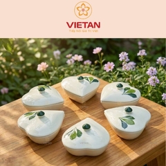 Khay mứt sứ Bát Tràng 5 ngăn dáng trái tim khay gỗ họa tiết lá màu xanh