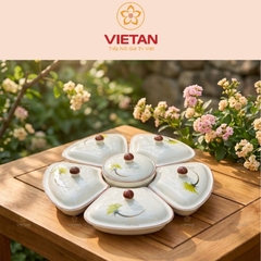 Khay mứt sứ Bát Tràng dáng bông hoa khay gỗ họa tiết hoa cúc vàng