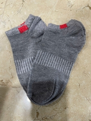 Vớ xám họa tiết sọc đơn giản