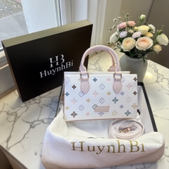 HuynhBi I8 - Túi Xách Nữ Da Bò, Mặt Túi Thêu Hoạ Tiết, Kích Thước 25x17x10 (DxCxR)