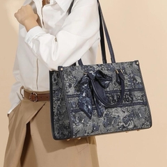 Q9_Túi Tote Nữ Da Bò Hoạ Tiết Thêu, Có Dây Đeo Vai Kích Thước 35x26x13 Kèm Hộp Xịn- HuynhBi Bag