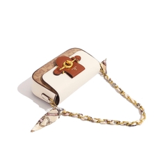 Túi Đeo Chéo và Đeo Vai HUYNBI-A05 2 Dây phối Khăn Lụa Kích thước 22cm cho Nữ - Bag (KÈM HỘP) Kem