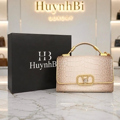 HuynhBi D2_Túi Xách Da Bò Dập Vân Cá Sấu Kích Thước 24cm, 5 Ngăn Có 2 Dây Đeo Chéo, Có Hộp Làm Quà Tặng