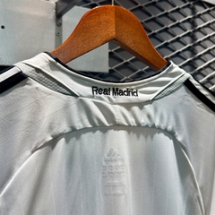 ÁO BÓNG ĐÁ REAL MADRID 2006/07 SÂN NHÀ (In ấn note vào ghi chú đơn hàng, tên số 70k, patch C1 50k)