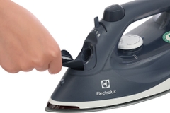 Bàn ủi hơi nước Electrolux E6SI3-61NW 2400W