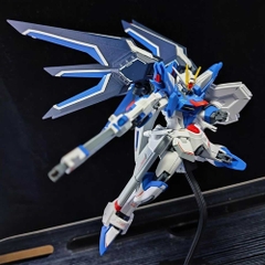 Mô hình lắp ráp Rising Freedom 1/144 (Tặng đế + decal dán)