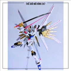 Mô Hình Gundam HG 250 Mighty Strike Freedom Fighter (Tặng đế + Decal nước)