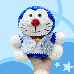 Doraemon móc len dáng ngồi có trang phục