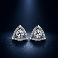 Bông tai bạc 925 đính moissanite dáng tam giác – tinh gọn và dịu sáng | Hải Hà Jewelry