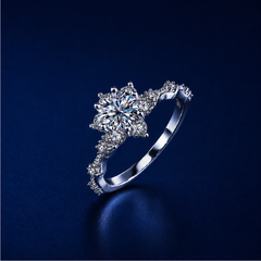 Nhẫn nữ hoa tỏa sáng – Một khoảnh khắc dịu dàng ở lại trên bàn tay | Hải Hà Jewelry