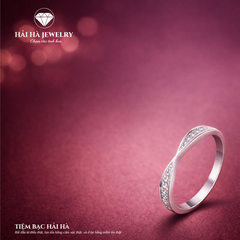 Nhẫn moissanite dải nửa vòng – Ánh sáng đủ đầy trong sự lặng yên | Hải Hà Jewelry