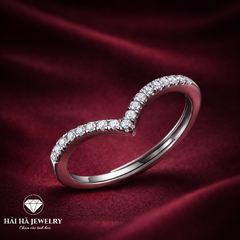 Nhẫn đính đá cong nhẹ – Dòng chảy cảm xúc tinh tế | Hải Hà Jewelry